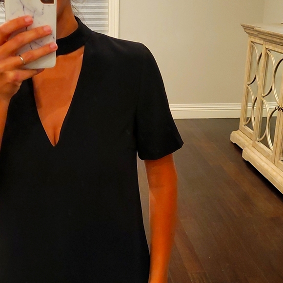 WOMEN'S BLACK V NECK ZARA MINI DRESS $50 - Picture 6 of 7
